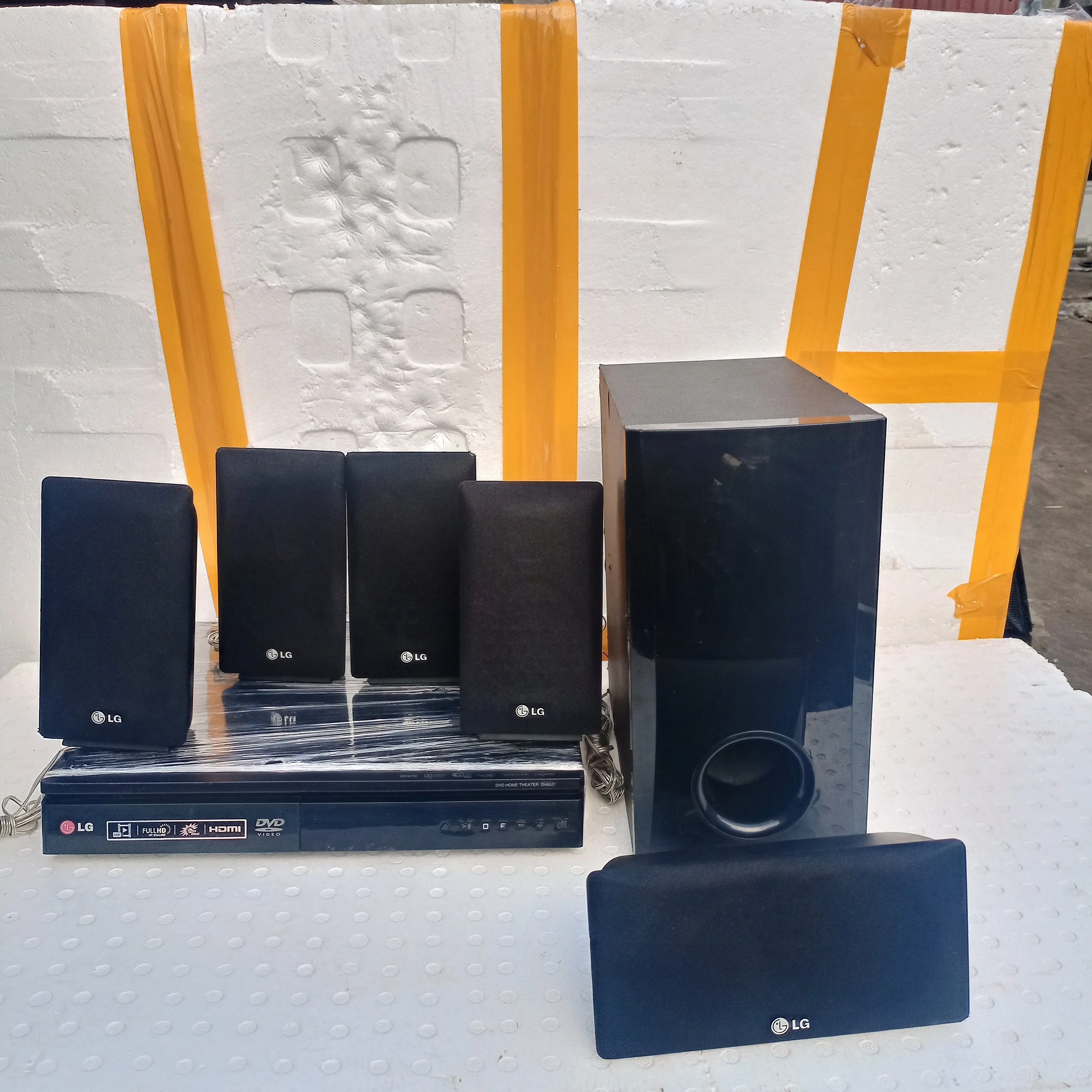 LG 5.1Ch 850W DVD Home Theater System (USB, FM, Aux, HDMI Out) - Foreign Used