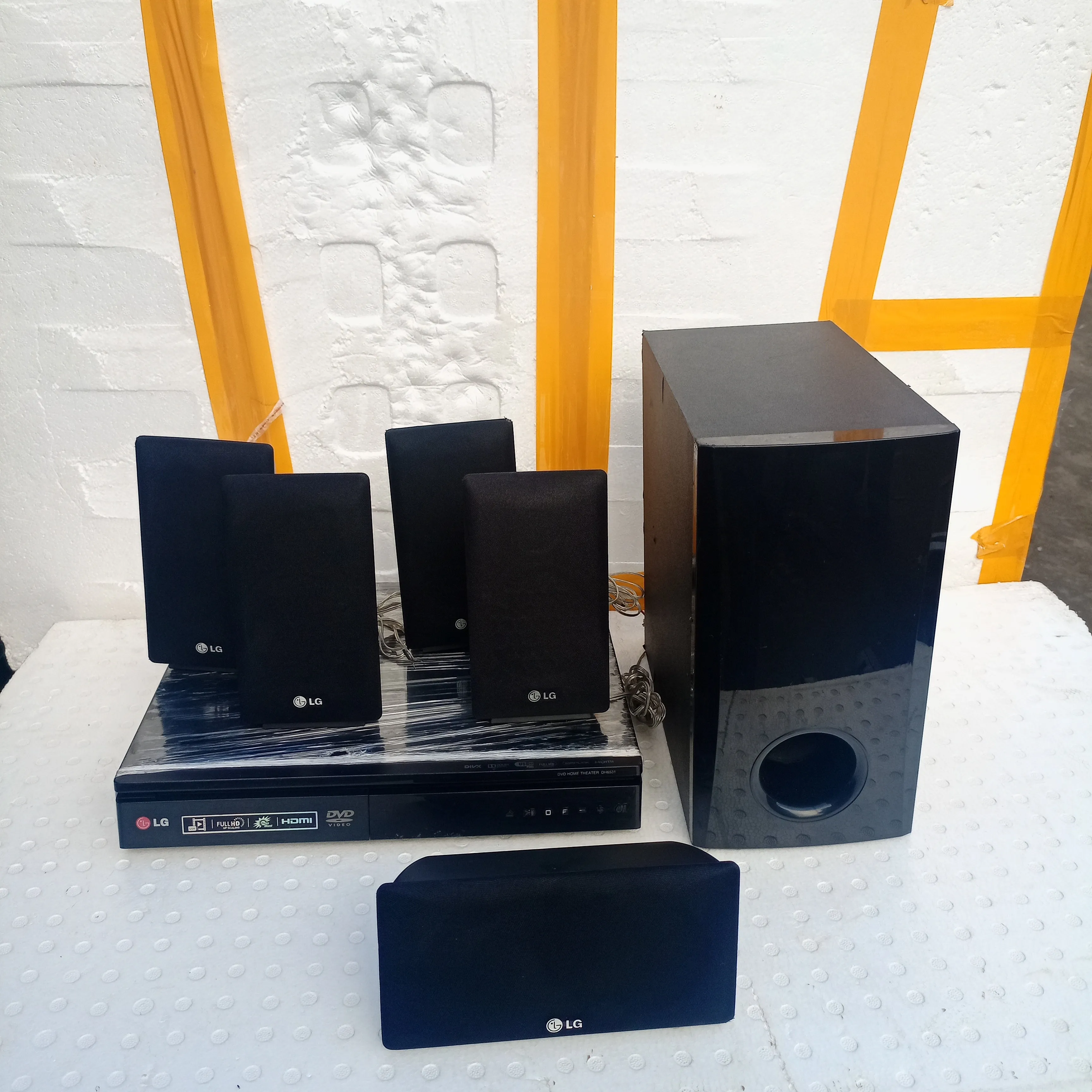 LG 5.1Ch 850W DVD Home Theater System (USB, FM, Aux, HDMI Out) - Foreign Used