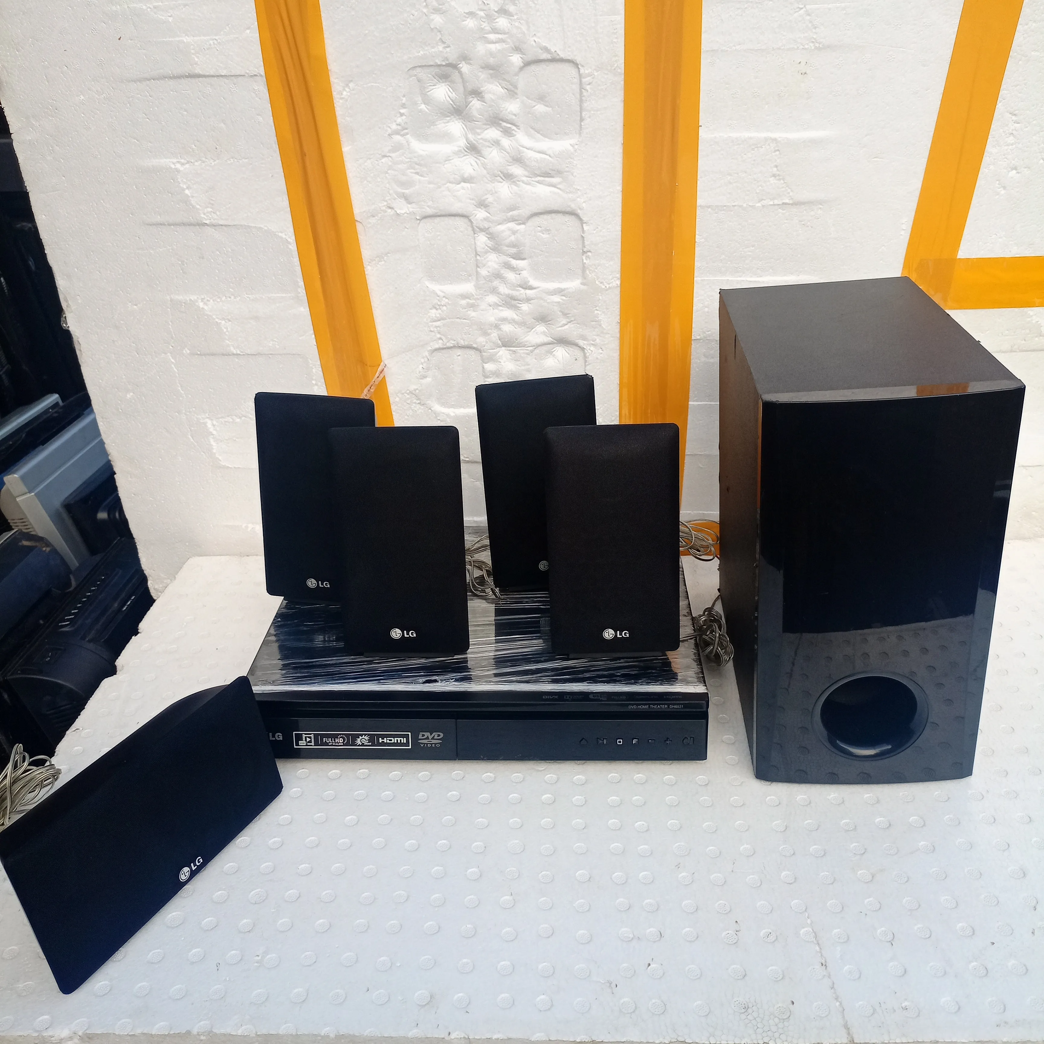 LG 5.1Ch 850W DVD Home Theater System (USB, FM, Aux, HDMI Out) - Foreign Used
