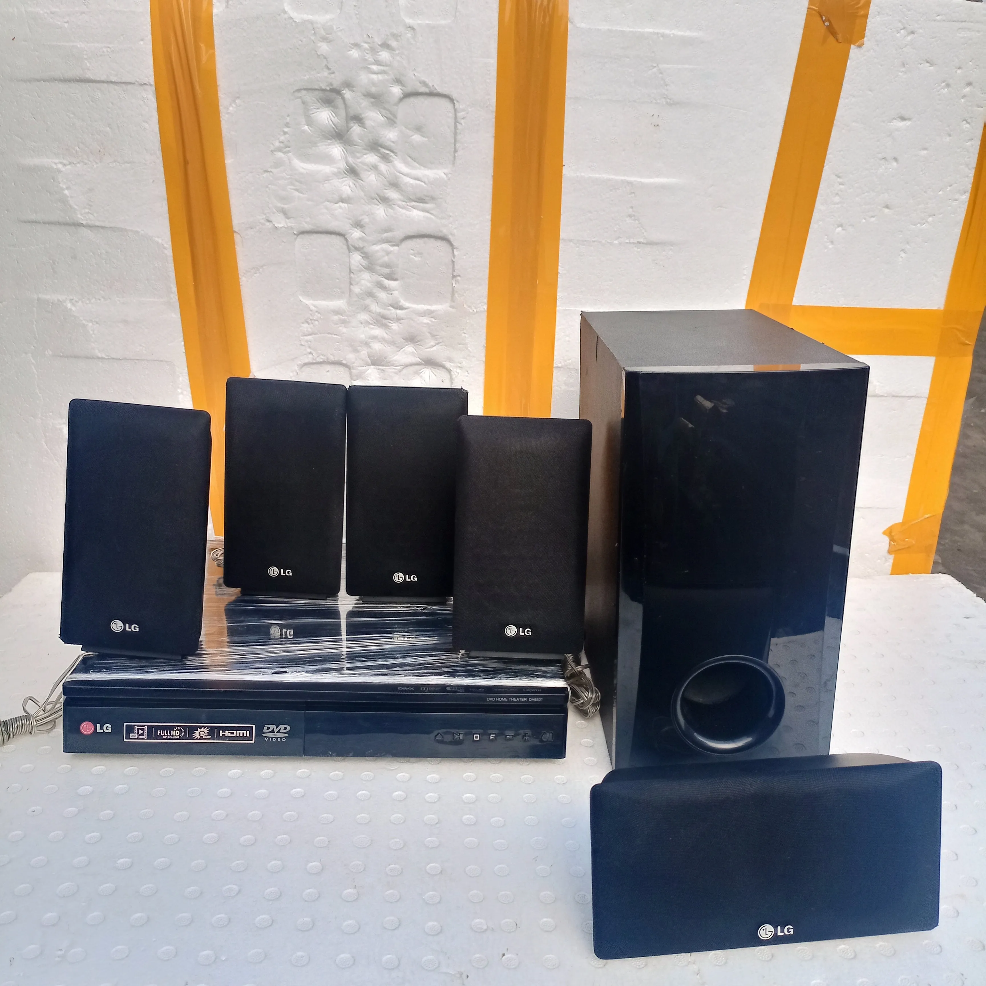 LG 5.1Ch 850W DVD Home Theater System (USB, FM, Aux, HDMI Out) - Foreign Used
