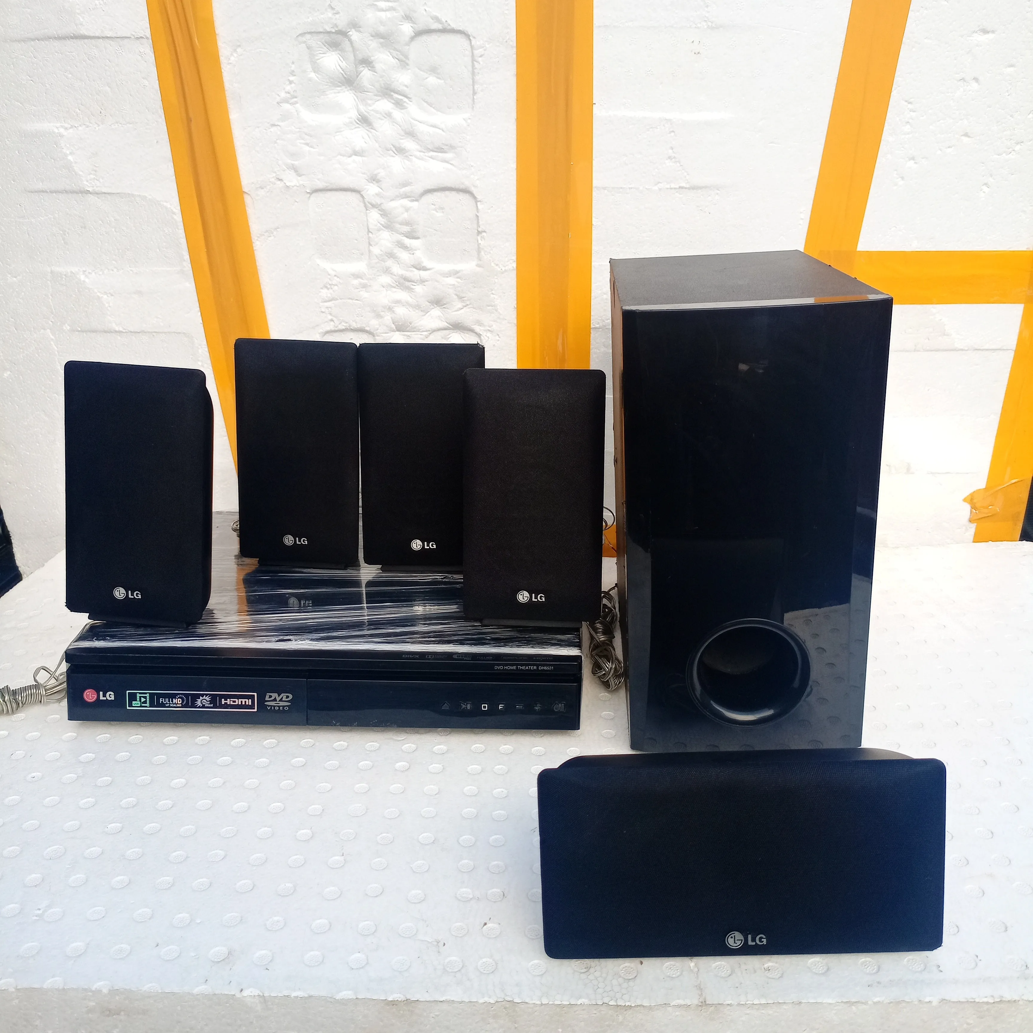LG 5.1Ch 850W DVD Home Theater System (USB, FM, Aux, HDMI Out) - Foreign Used
